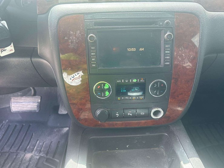 2011-chevrolet-silverado-image-16