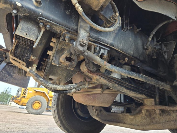 2015-mack-granite-gu813-image-63