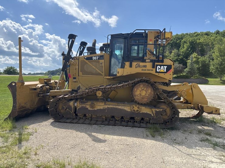 2018-caterpillar-d6t-lgp-image-1