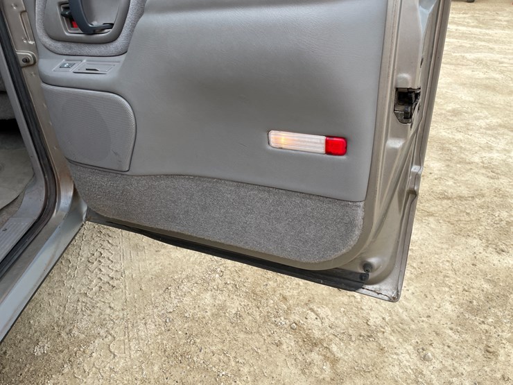 1999-gmc-2500-image-43