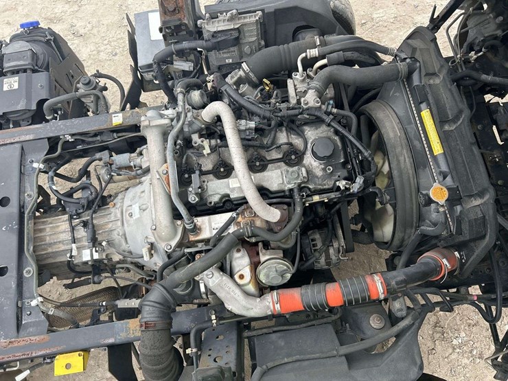 2016-isuzu-npr-image-9