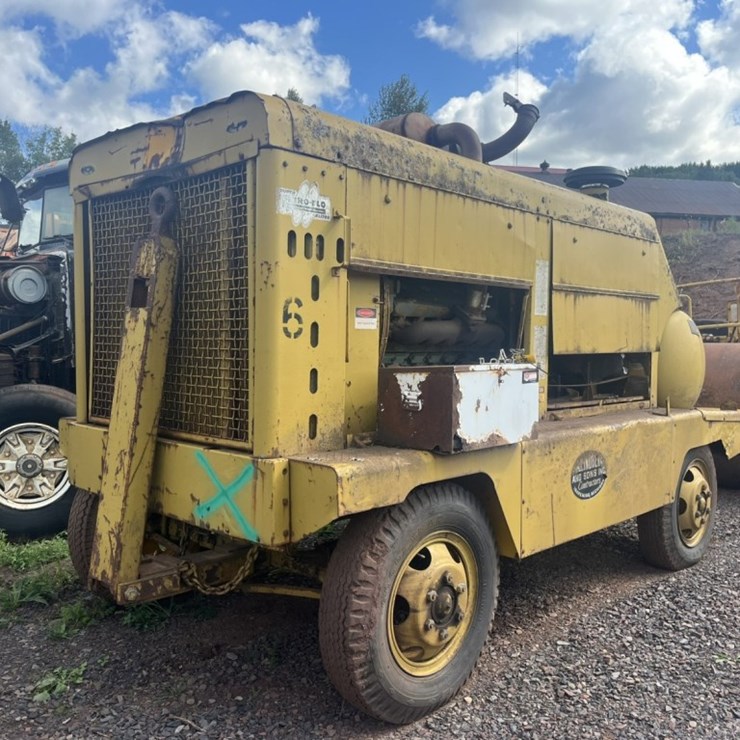 #2685 • Ingersoll Rand XL1200 Towable Air Compressor