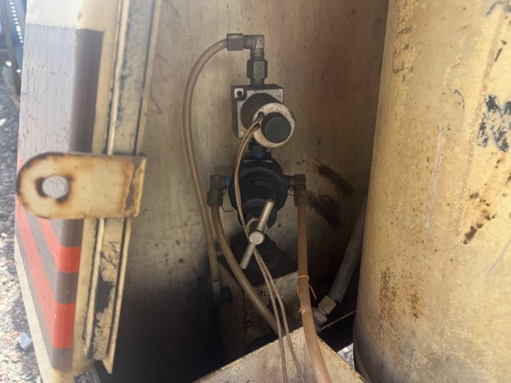 #2678-•-multiquip-dps-130sst-towable-air-compressor-image-9