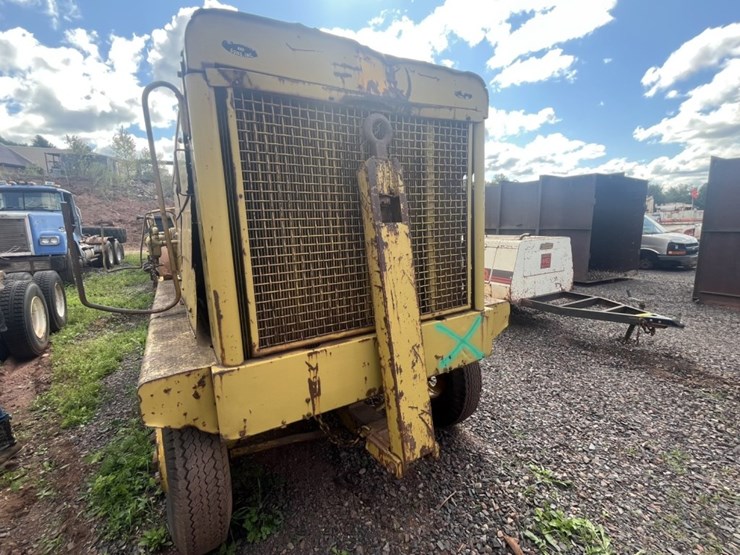 #2685-•-ingersoll-rand-xl1200-towable-air-compressor-image-7