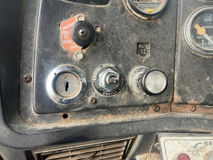 1993-ford-l9000-image-92