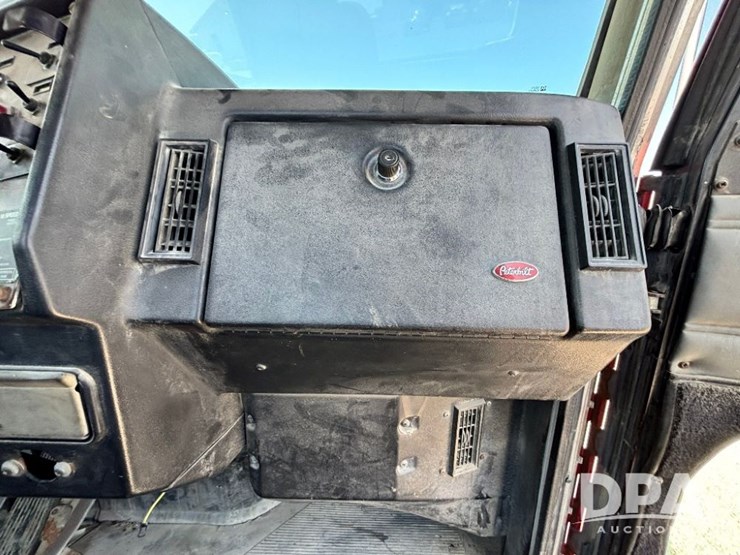 1993-peterbilt-377-image-77