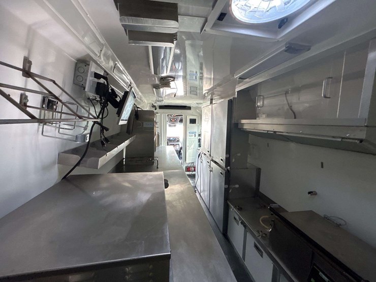 2022-mercedes-benz-sprinter-4500-image-33