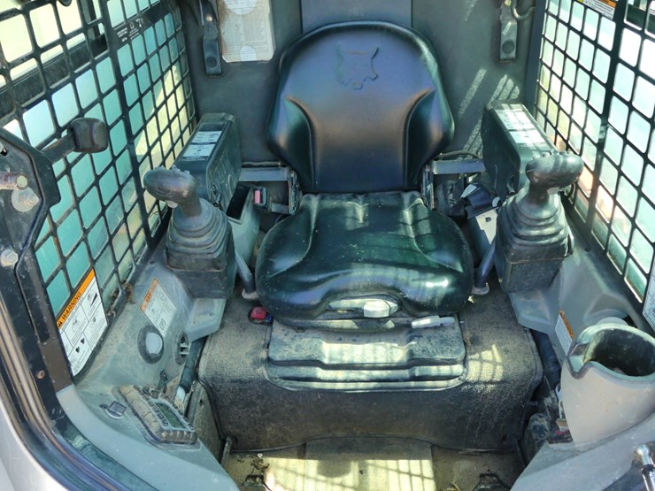 2012-bobcat-t870-image-11