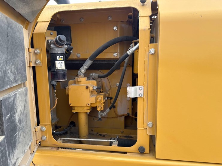 2016-caterpillar-312fgc-image-18