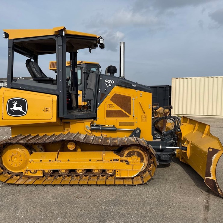 2021 DEERE 450 LGP