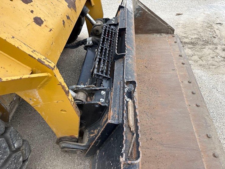 2020-caterpillar-246d3-image-9