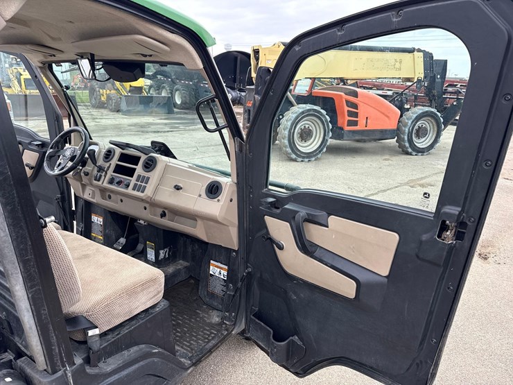 2020-john-deere-gator-image-15