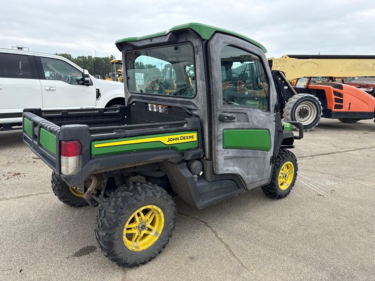 2020-john-deere-gator-image-5