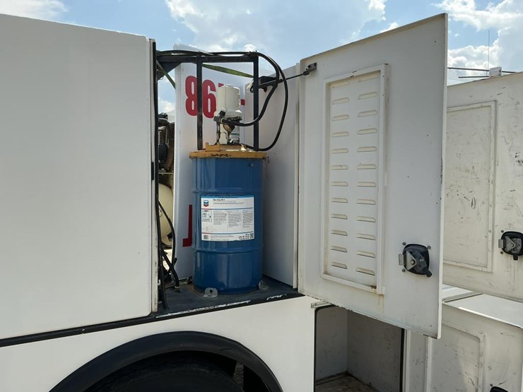 2020-peterbilt-337-image-59