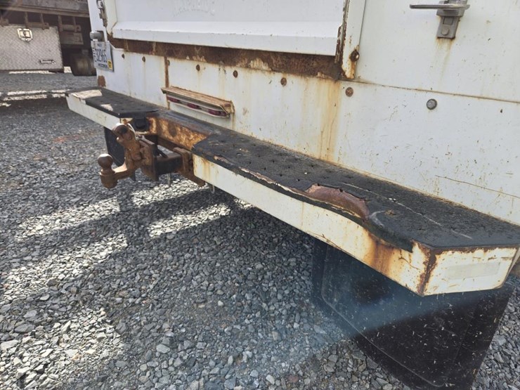 2006-ford-f550-image-32