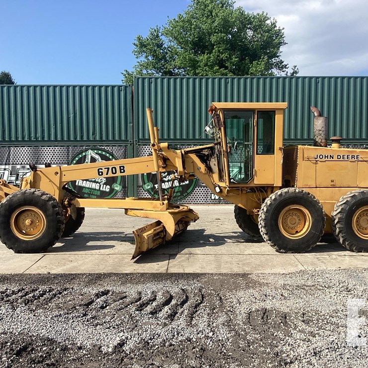 1988 DEERE 670B