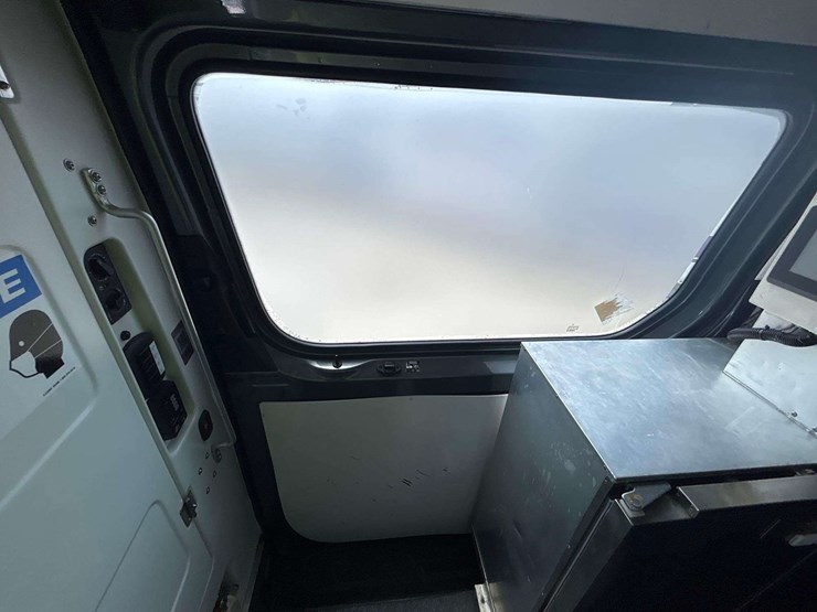 2021-mercedes-benz-sprinter-4500-image-49
