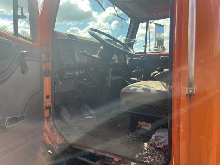 #2688-•-1998-navistar-2674-6x4-day-cab-truck-tractor-image-61