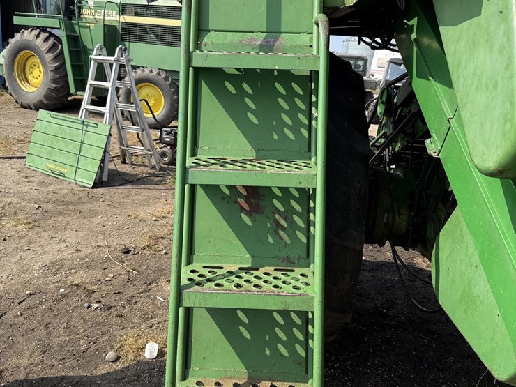 john-deere-8820-image-38