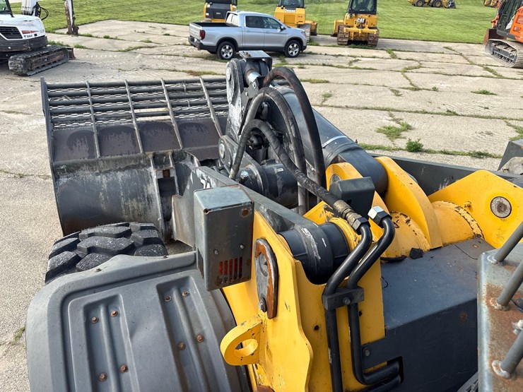 2016-deere-744kii-image-19