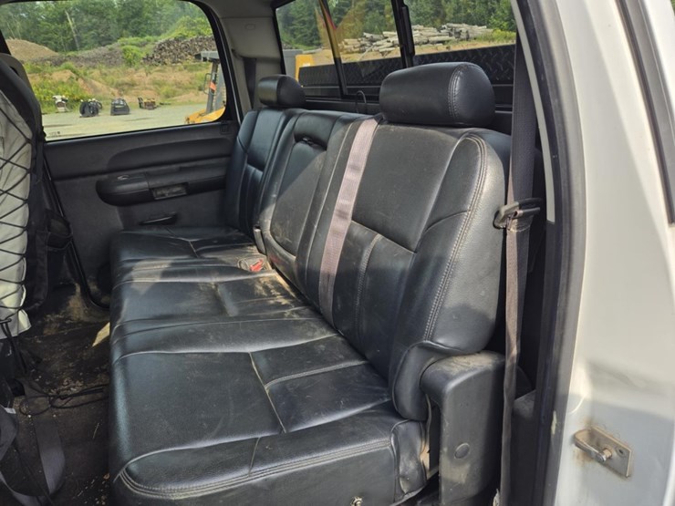 2013-chevrolet-2500hd-image-37