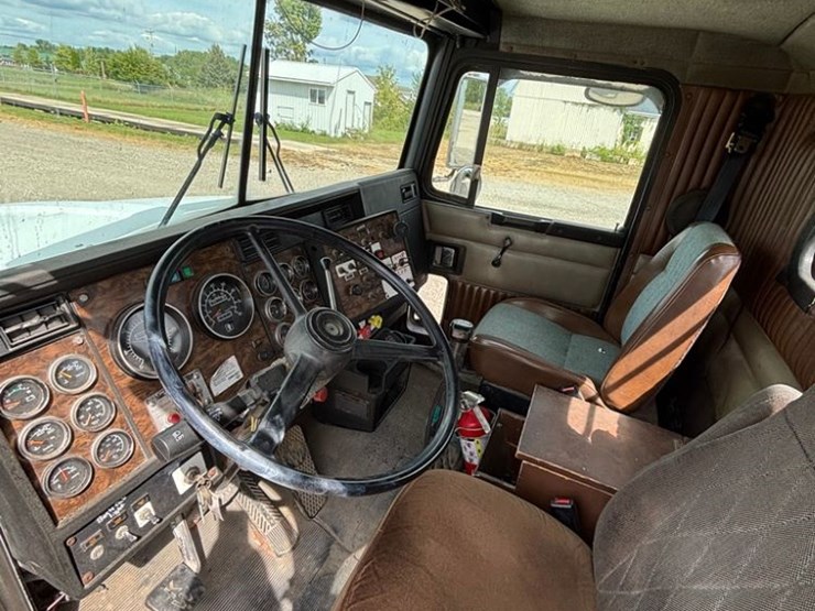 1995-kenworth-t800-image-7