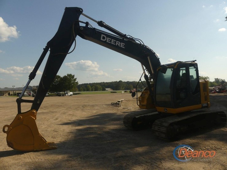 2020-deere-135g-image-15