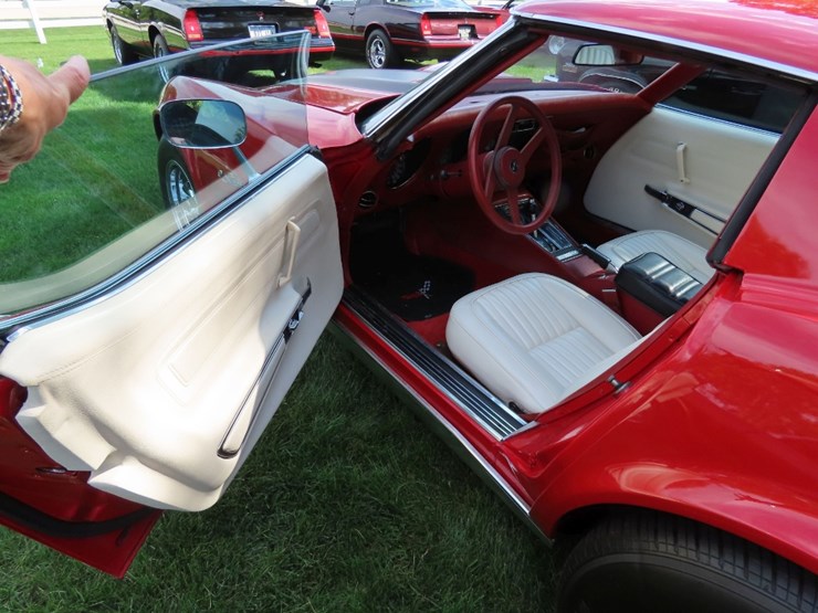 1976-chevrolet-corvette-stingray-image-19