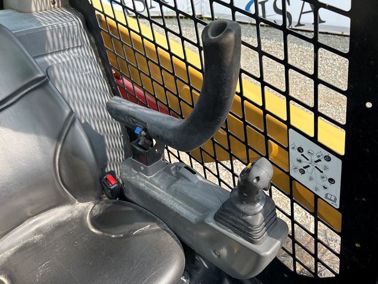 2021-caterpillar-236d3-image-39