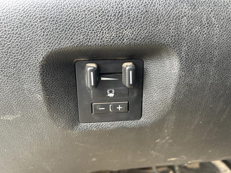 2011-chevrolet-2500hd-image-43