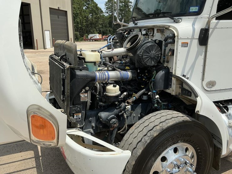 2020-peterbilt-337-image-29