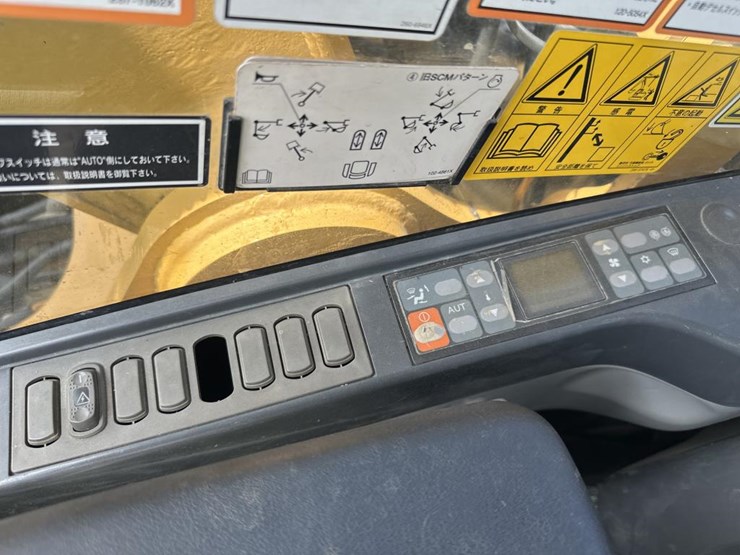 2011-caterpillar-320d-image-47