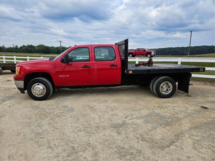 2013-chevrolet-3500hd-image-2