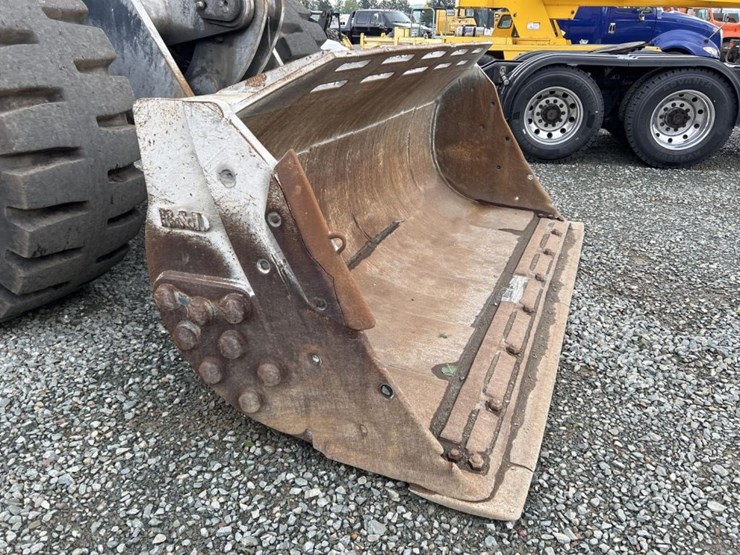 2014-deere-824k-image-10