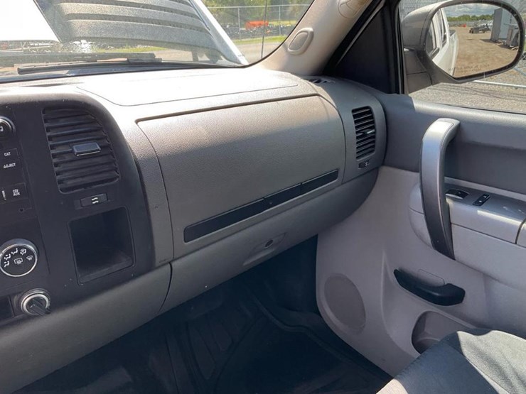 2013-chevrolet-silverado-2500-image-65