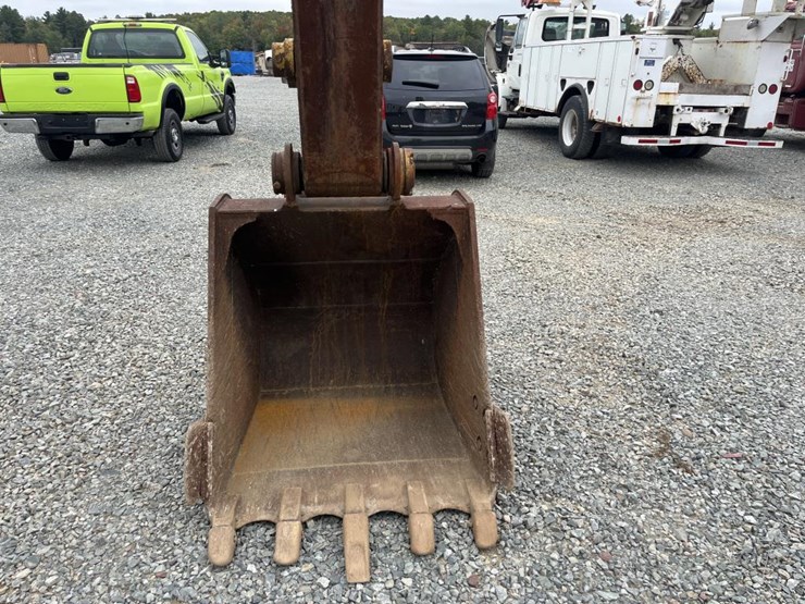 2011-caterpillar-320d-image-13