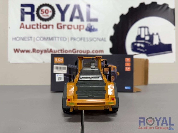 top-rc-9-channel-wheel-loader-image-10