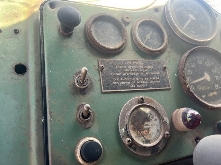 #1606-•-mack-diesel-day-cab-truck-tractor-image-46