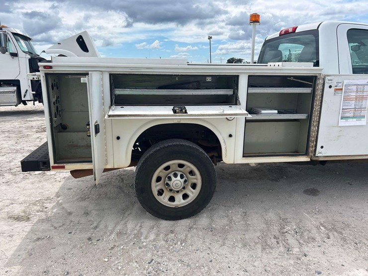 2016-chevrolet-silverado-3500hd-image-21