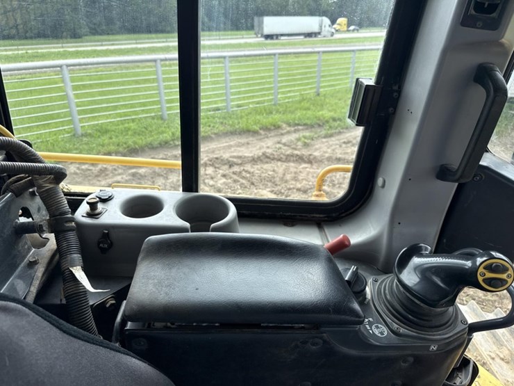 2014-komatsu-d65px-17-image-36