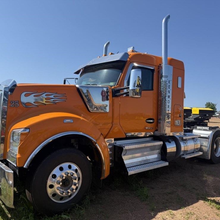 2023 KENWORTH W990