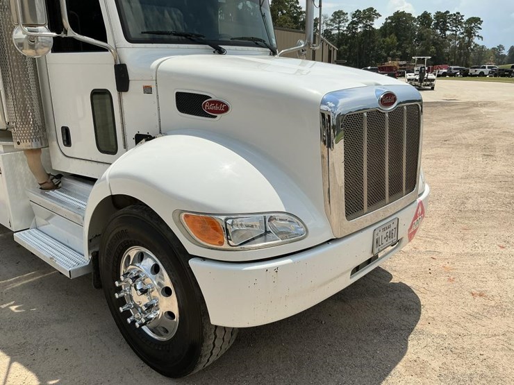 2020-peterbilt-337-image-24