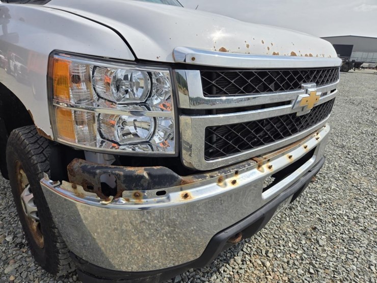 2011-chevrolet-2500hd-image-9