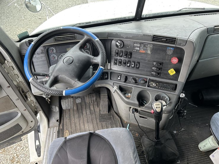#5003-•-2009-freightliner-sleeper-cab-truck-tractor-image-57