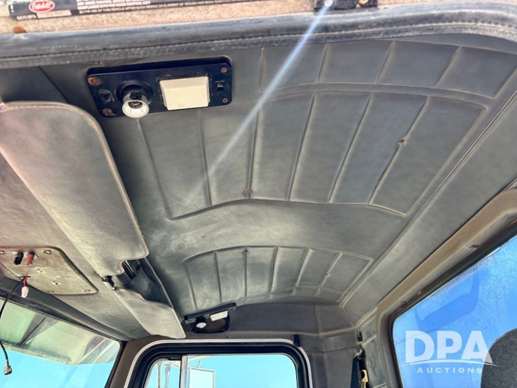 1993-peterbilt-377-image-86