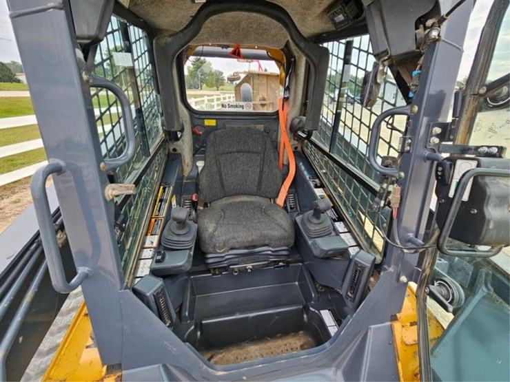 deere-331g-image-21