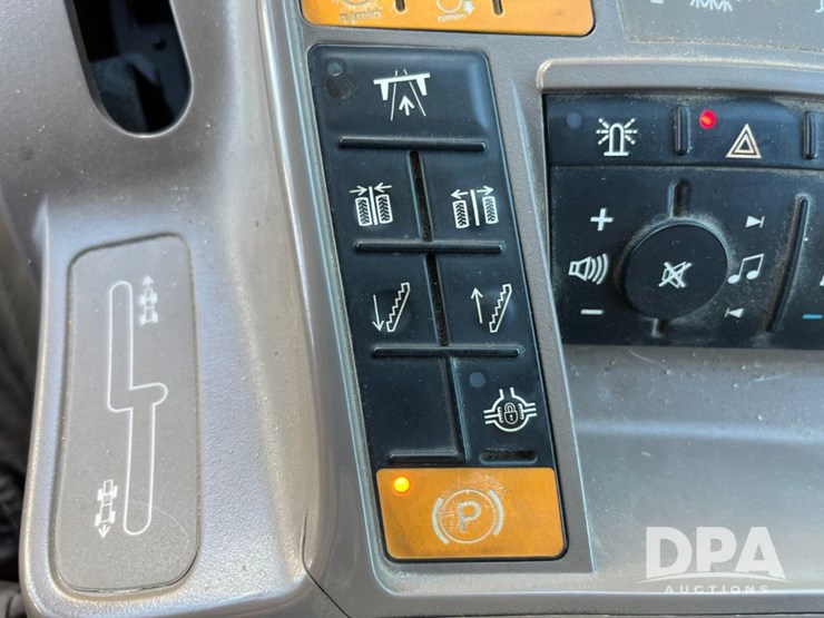 2019-john-deere-r4045-image-96