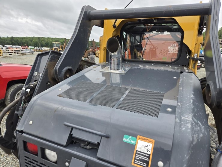 2022-deere-333g-image-31