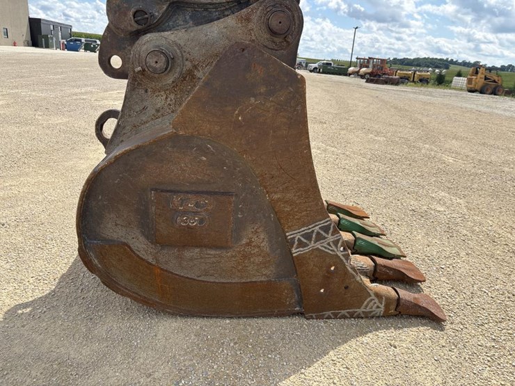 2014-deere-380g-lc-image-53