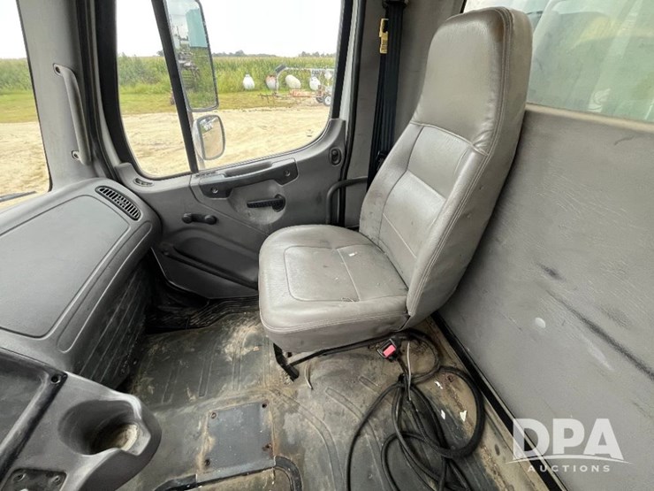 2010-freightliner-business-class-m2-petroleum-truck-(jn2961,-unit-491)-image-88